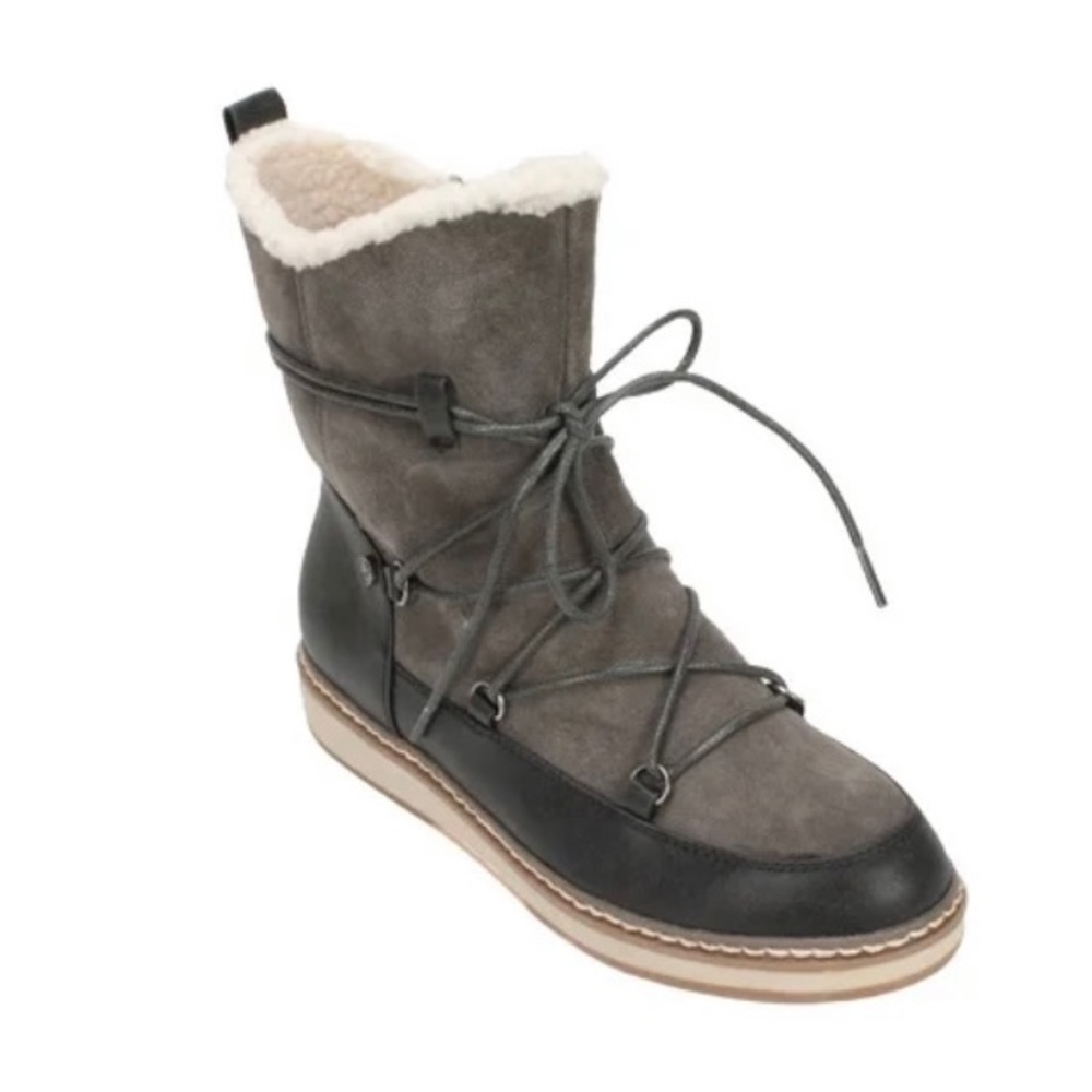NIB White Mountain Topaz Suede Boots